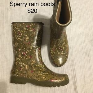 Sperry rain boots : size 6